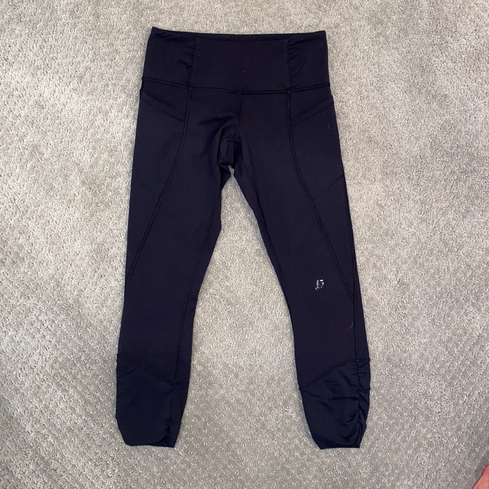 Black lululemon cropped leggings